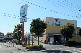 周辺環境　ヨークマート三室店…800m（徒歩10分）
