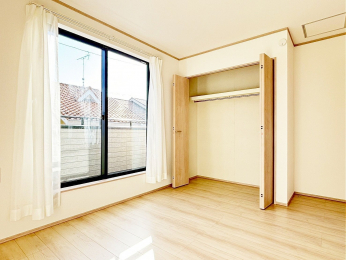 ���r���O�ȊO�̋����@2�K�m���ɂ͑S���N���[�[�b�g�����I ���[�����Ղ�ŁA�Ƒ����ꂼ��̂��������X�b�L���ƍL�X�Ƃ�����Ԃŉ߂����܂��B