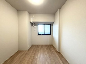 �m���@-
