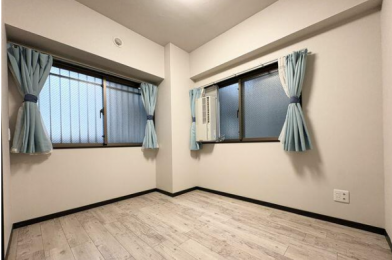 �m���@-