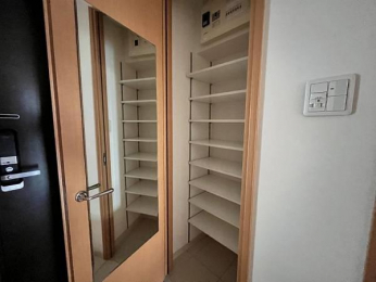 ���ց@-