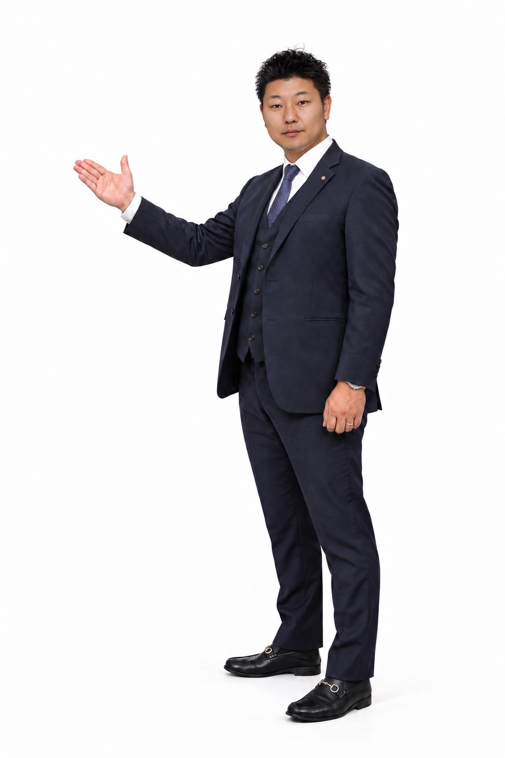 A-LINEの紹介写真。手を差し伸べて案内する姿